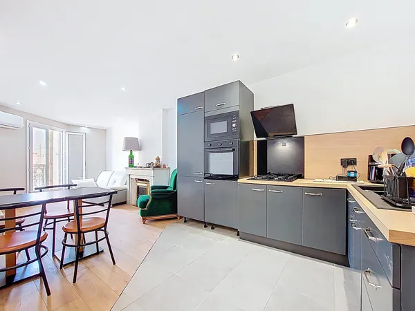 BÉZIERS - APPARTEMENT T3 RÉNOVÉ DANS UN IMMEUBLE HAUSSMANNIEN