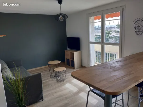 Grand chambre dans appartement proche centre ville