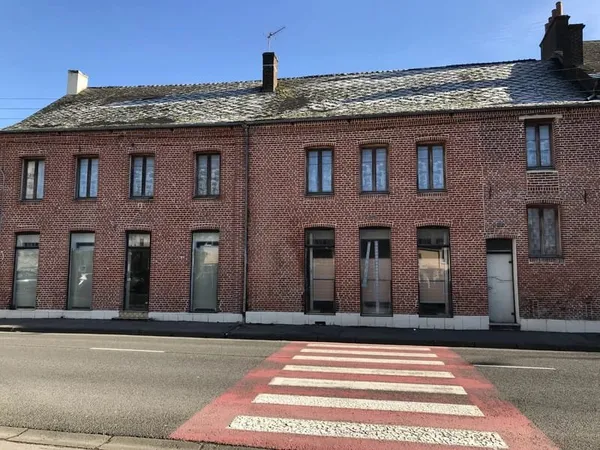 Bien immobilier de rendement Vente Hirson 20p 335m² 152000€