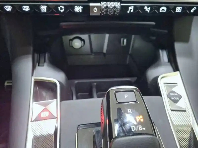 Ds Ds 7 ds7 crossback hybride e-tense 300 eat8 4x4 — photo 67
