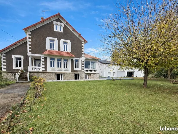 Maison 11 pièces 285 m²