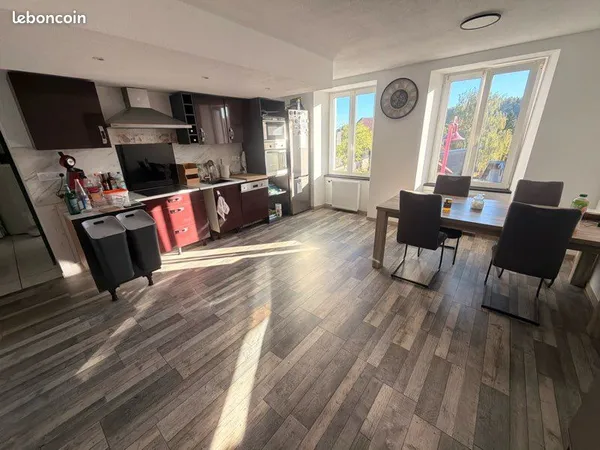 Ensemble immobilier avec local commercial + logement - rougemont-le-château