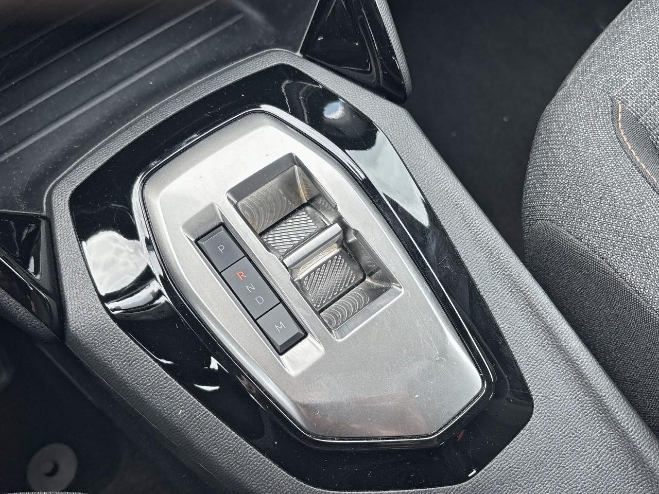Peugeot 2008 1.2 hybrid 145ch style e-dcs6 — photo 24