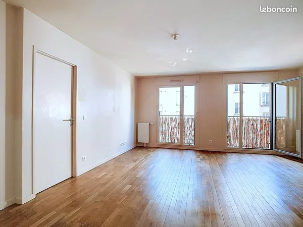 Rare proche metro, beaux volumes grande chambre, cave+parking
