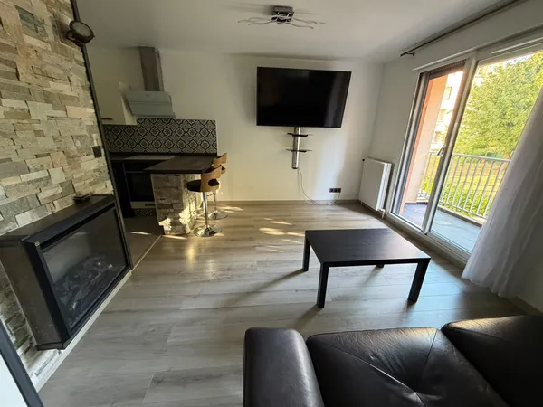 Joli T2 meublé refait à neuf à Tassin - balcon, cave et parking