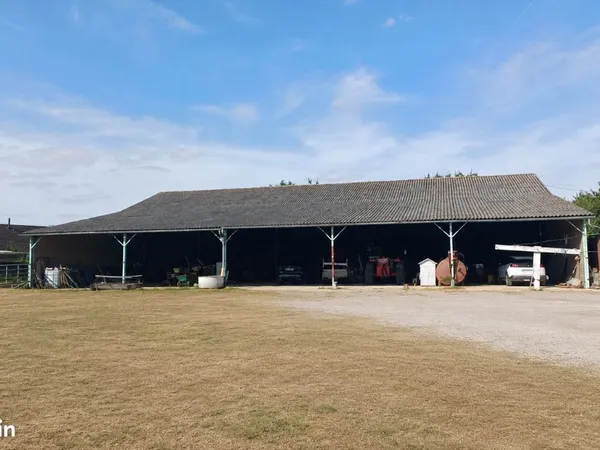 À VENDRE - HANGAR 700 m² + TERRAIN 3 050 m²