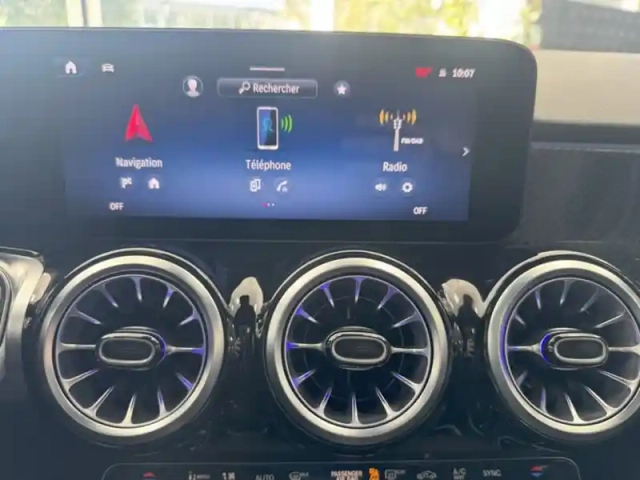 Mercedes Glb 200 d amg line — photo 17