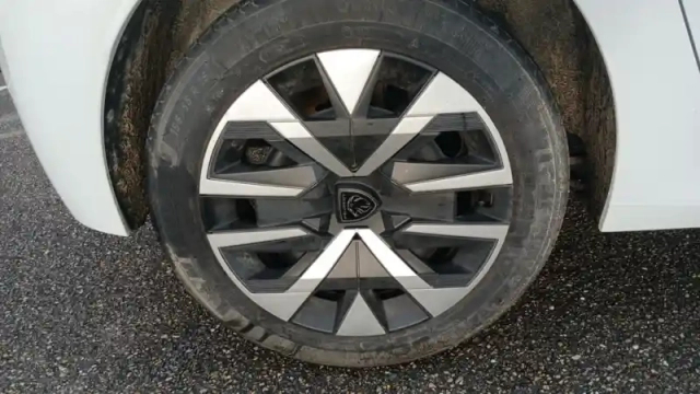 Peugeot 208 puretech 75 s&amp;s bvm5 — photo 51