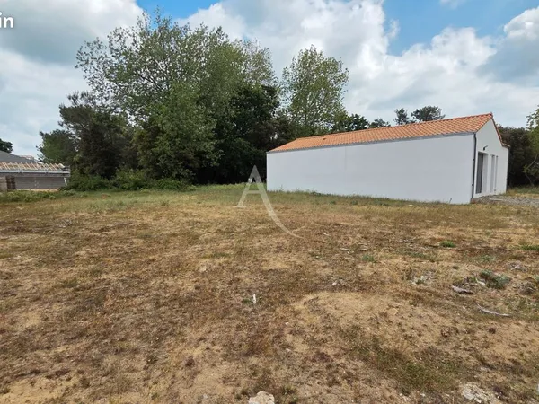 Terrain 694 m² SAINT HILAIRE DE RIEZ
