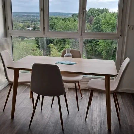 Chambre bien équipée dans une colocation