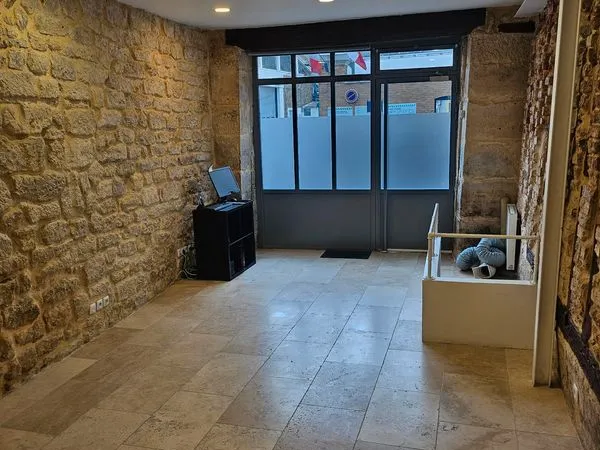 Local commercial à louer 38m2 + cave