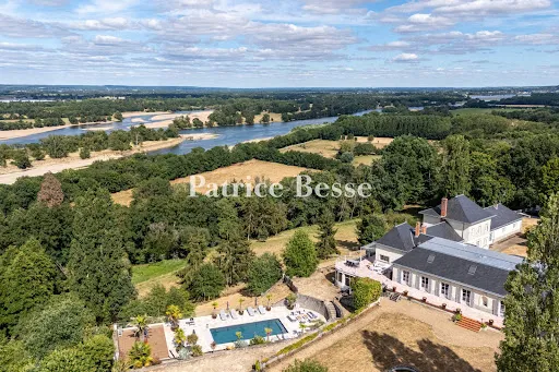 Maison 20 pièces 703 m²