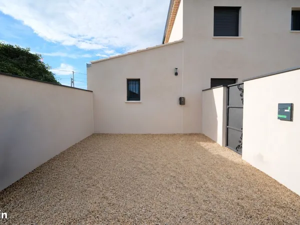 LOCATION EXCLUSIVE - MAISON CONTEMPORAINE DE 94 m² AVEC PISCINE PRIVATIVE/JARDIN/STATIONNEMENT - SOR