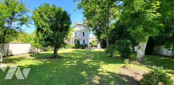 Maison 11 pièces 210 m²