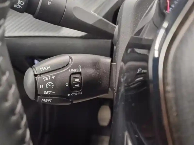 Peugeot 208 1.2 puretech 100ch s&amp;s active — photo 10