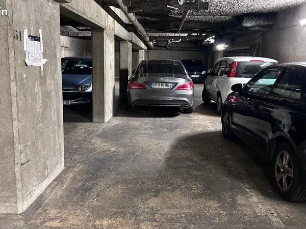 Loue place parking gratte ciel