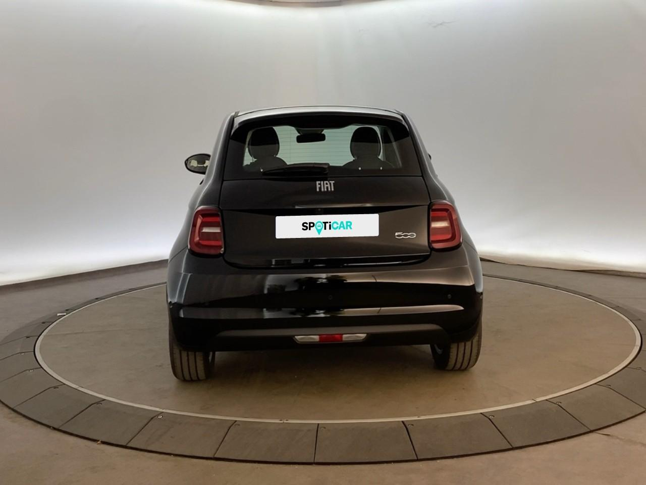 Fiat 500 3+1 e 118 ch red — photo 5