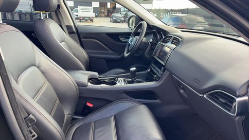 Jaguar F-Pace 2.0 D 163 2WD - Prestige – 2018 – 120482 km – Diesel – Boîte Manuelle — photo 31