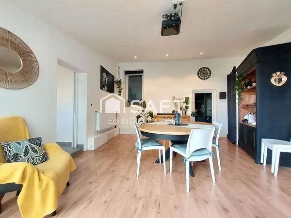 Maison de ville rénovée, jardin clos et dépendance