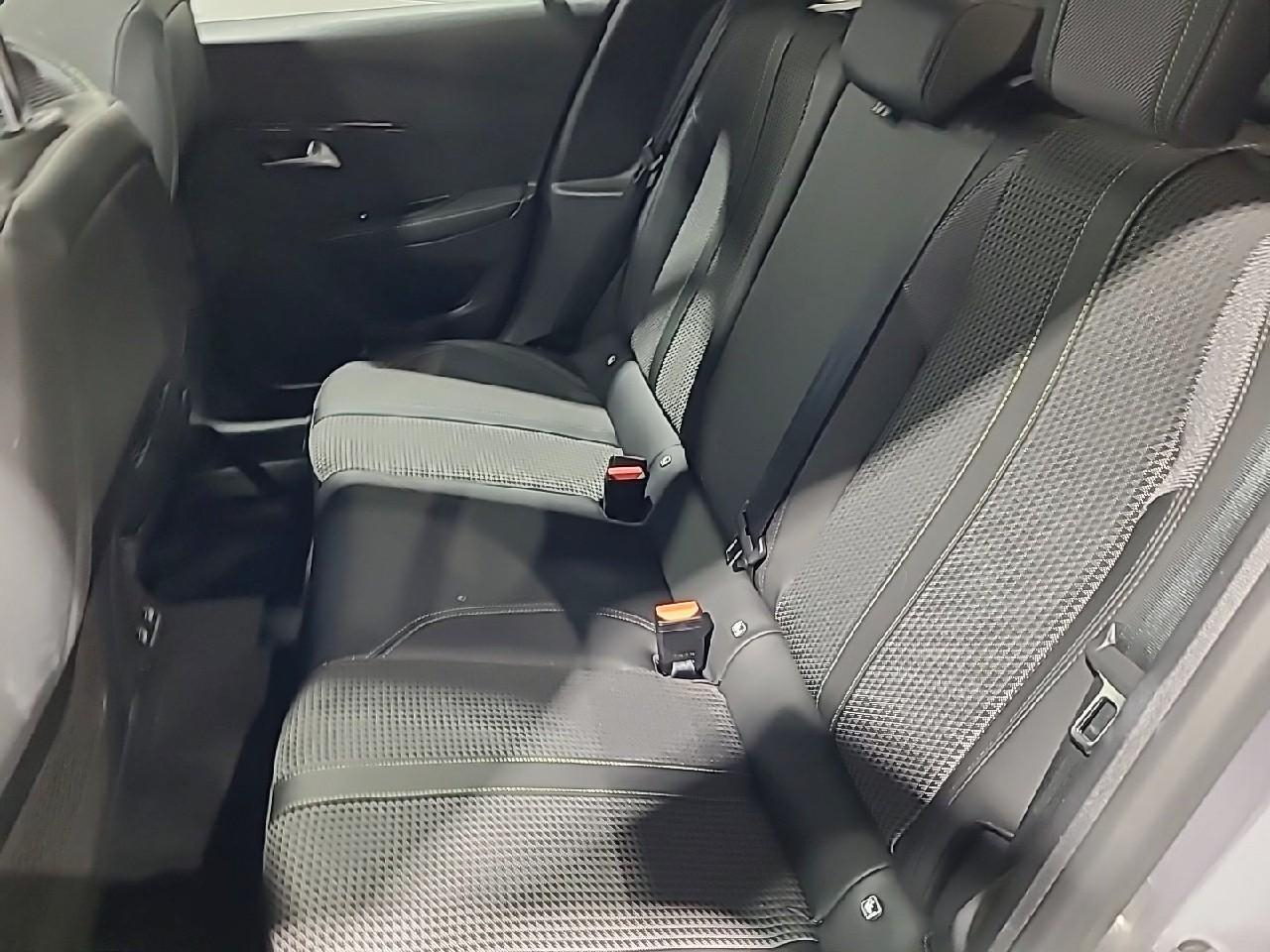 Peugeot 208 electrique 50 kwh 136ch gt — photo 13