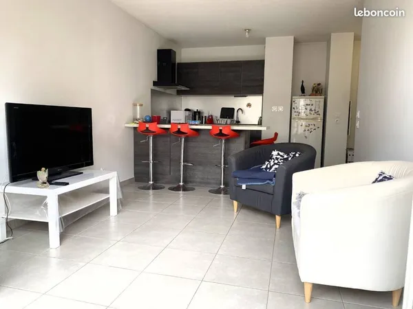 Chambre proche hôpitaux sud dans colocation 2 chambres