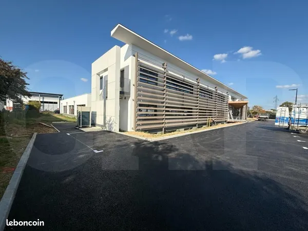 Bureaux 323 m²