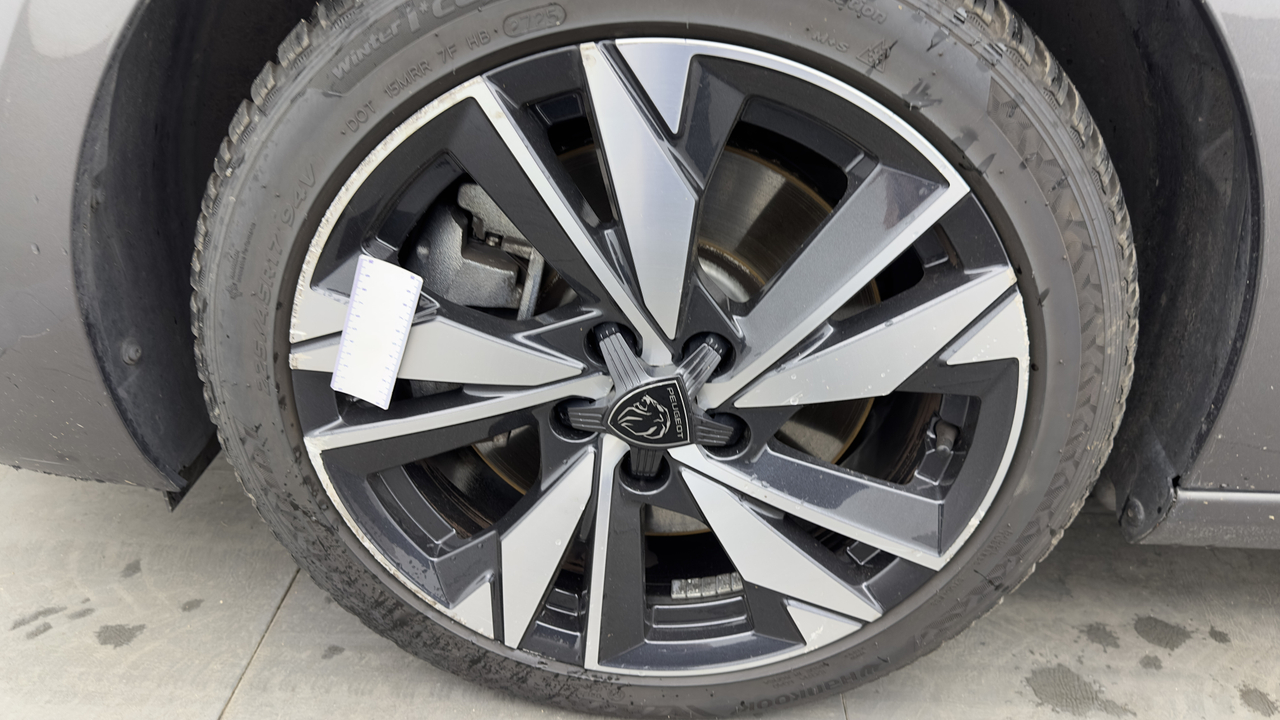 Peugeot 308 SW PHEV 180 e-EAT8 — photo 35