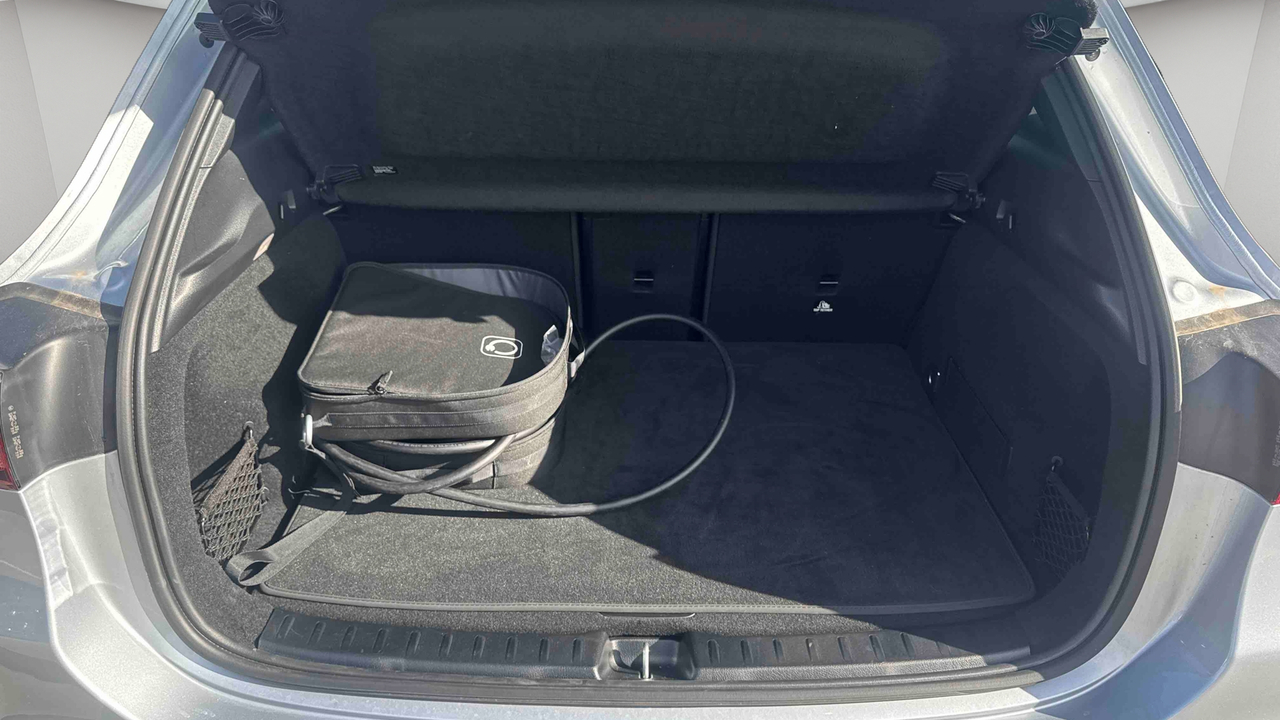Mercedes EQA 250+ — photo 13