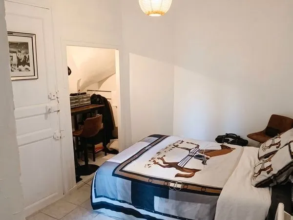 Studio 17 m² RDC avec Cour Carrée & Belle Hauteur sous Plafond - Béziers Hyper-Centre