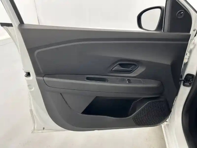 Dacia Sandero sce 65 — photo 20