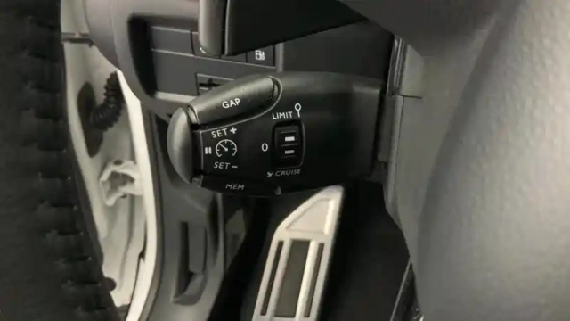 Citroën C5 Aircross hybride rechargeable 225 s&amp;s e-eat8 shine — photo 17