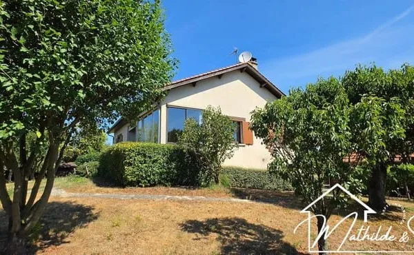 Maison avec vue, grand terrain et beau potentiel