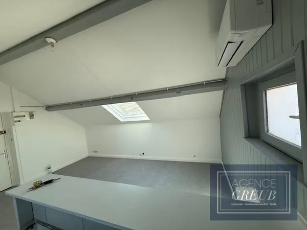 A LOUER STUDIO AVEC PARKING