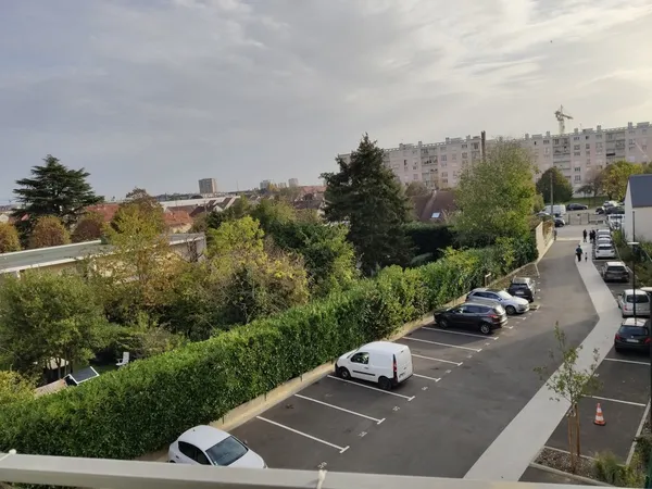 Joli 2 pièces lumineux avec balcon et parking