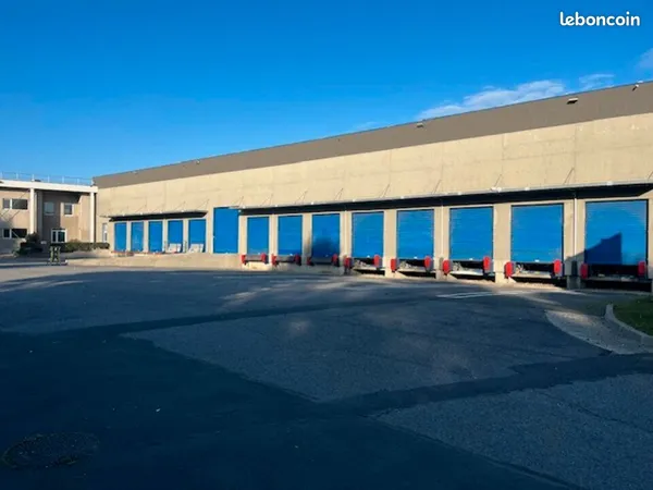 ENTREPOT - LOGISTIQUE 5023 m² SAINT-THIBAULT-DES-VIGNES