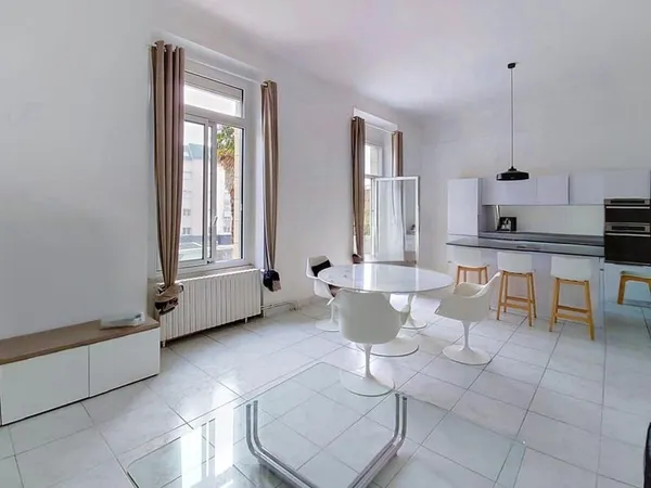 LORIENT : Bel appartement T3 au rez-de-chaissée de 82 m² avec terrasse privative