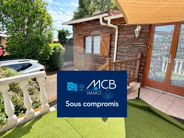 Chalet à rénover dans domaine sécurisé avec piscine
