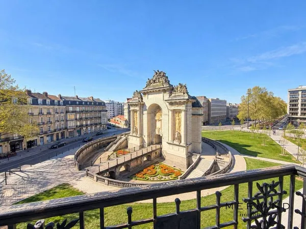 Appartement 6 pièces 103 m²
