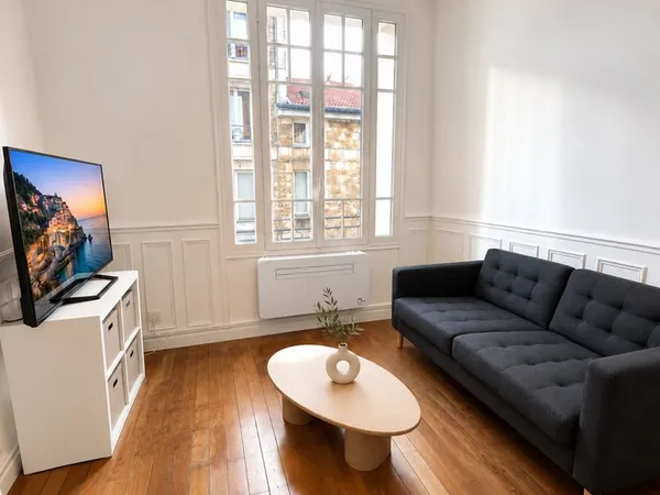 Studio 20m2 rénové avec cave Clamart quartier gare