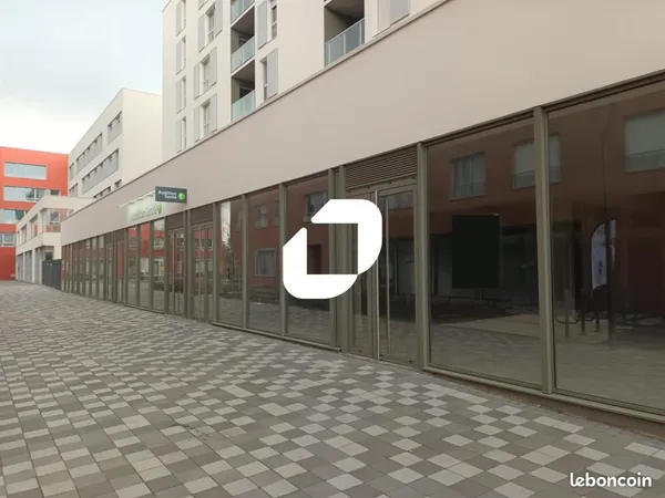 Local commercial 722 m²