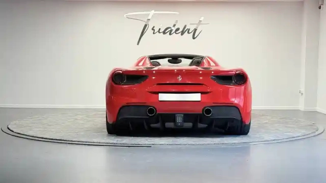 Ferrari 488 4.0 v8 670ch spider — photo 44