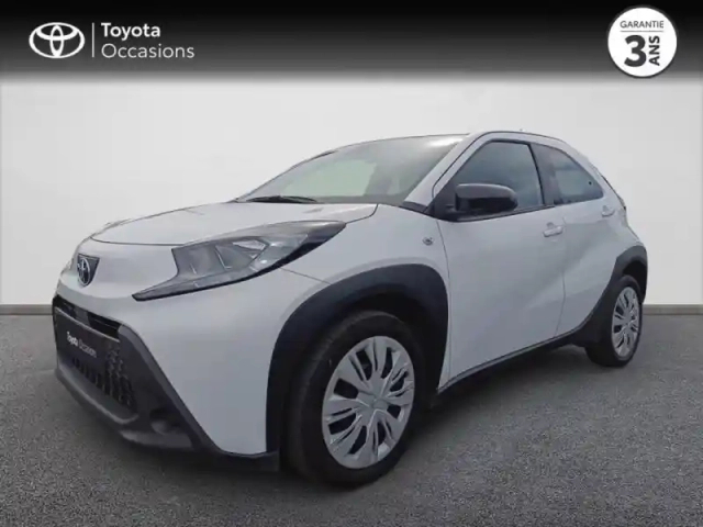 Toyota Aygo x 1.0 vvt-i 72ch dynamic s-cvt — photo 1