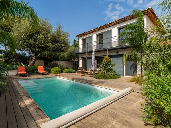 Villa contemporaine au calme avec piscine