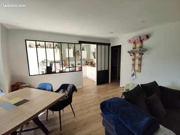 Apt T3 70m2 + garage, proche marais et LR