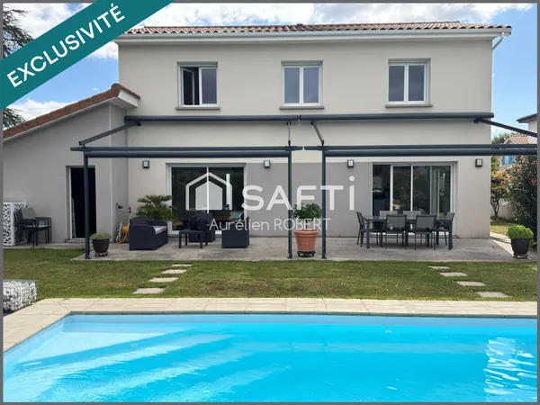 Belle maison lumineuse au calme, piscine