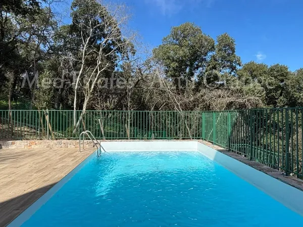 Bel appartement contemporain avec piscine - Village de Grimaud