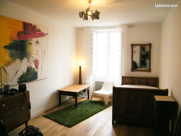 Grand studio meublé talensac