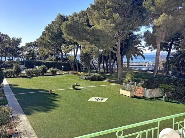 Au bord de l'eau appartement lumineux joli deux pièces avec terrasse vue mer imprenable