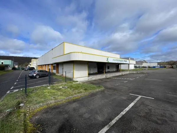 Local d'activité 1300 m²