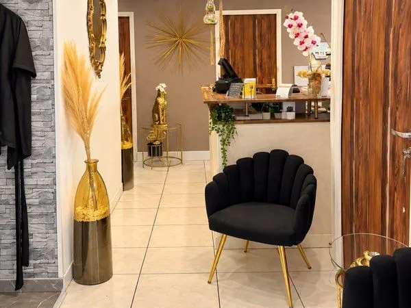 à louer - local commercial 100 m² - marseille la valentine (13011) centre esthétique & coiffure - en